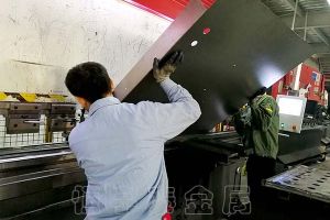 廣州鈑金折彎加工廠家，【恒宇泰金屬】10臺(tái)數(shù)控折彎設(shè)備0.1MM精度保障