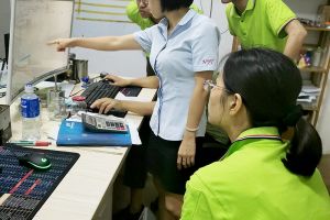 鈑金加工廠找哪家？技術(shù)型業(yè)務(wù)專員幫助客戶解決問(wèn)題【恒宇泰金屬】