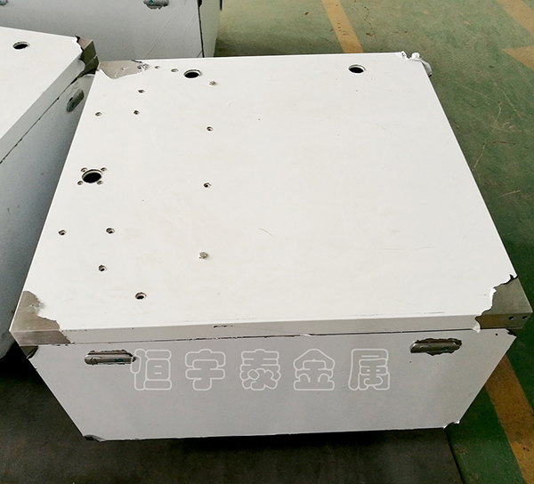 鈑金加工機箱機柜外殼的材質(zhì)與使用性能有什么關(guān)系？