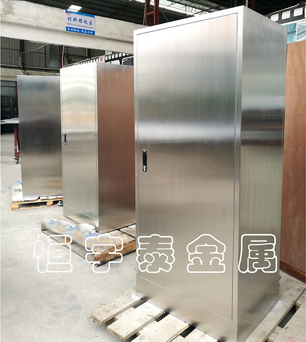 在鈑金加工機箱機柜的設計過程中怎樣確保加工質量和效率