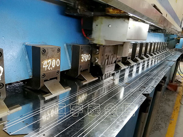 不銹鋼鈑金加工用數(shù)控設(shè)備的維護方法